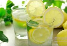 檸檬片泡水有哪些食療功效？