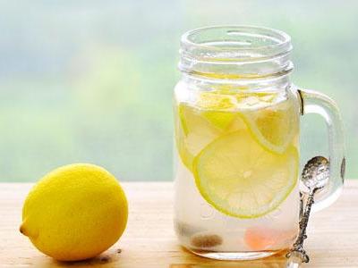 每天堅持喝檸檬水是否可以達到美白
