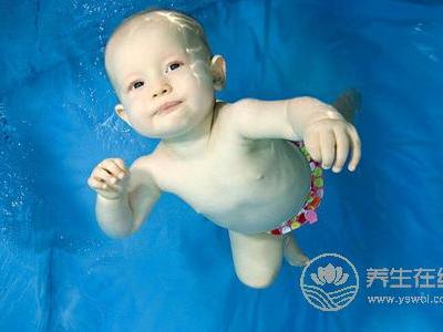嬰兒游泳有什么好處?嬰兒游泳的注意事項有哪些?
