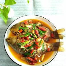蔥燒鯽魚的做法-香辣味燒菜譜