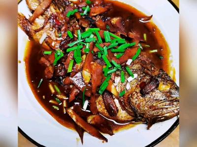 春筍燉黃魚的做法-家常味煮菜譜