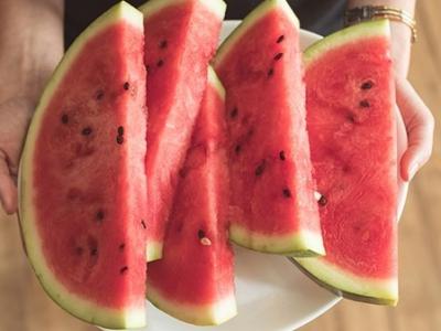 夏天吃西瓜的好處 夏天怎樣吃西瓜最好